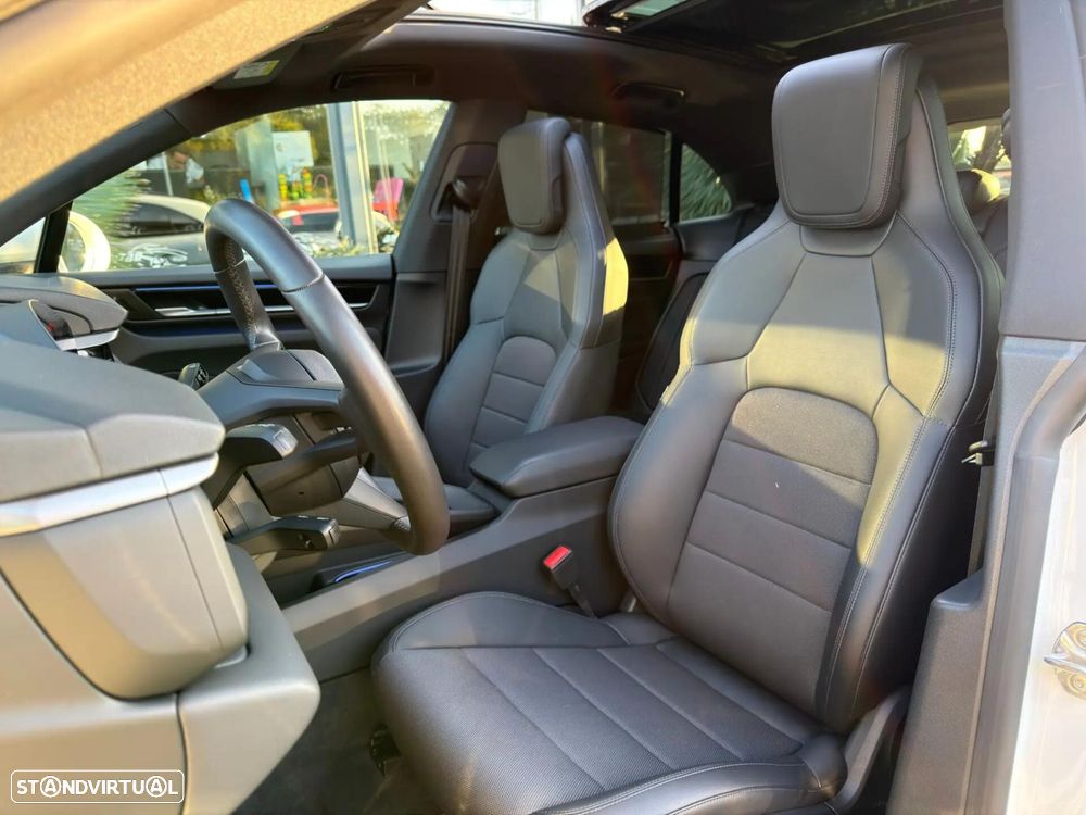 Porsche Macan Electric 4 - 19