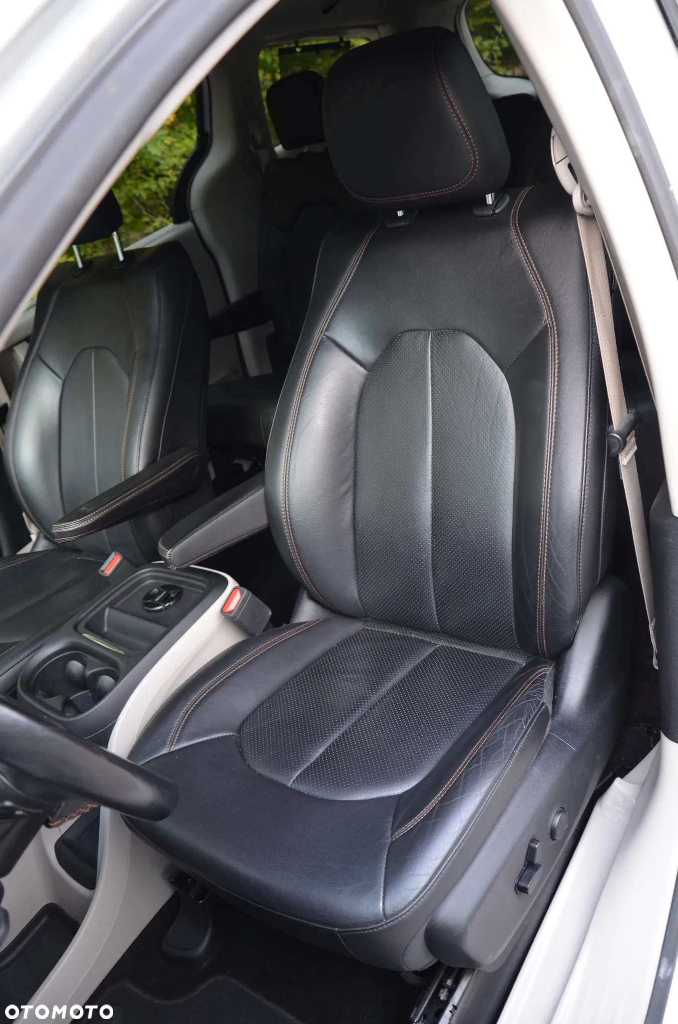 Chrysler Pacifica - 11