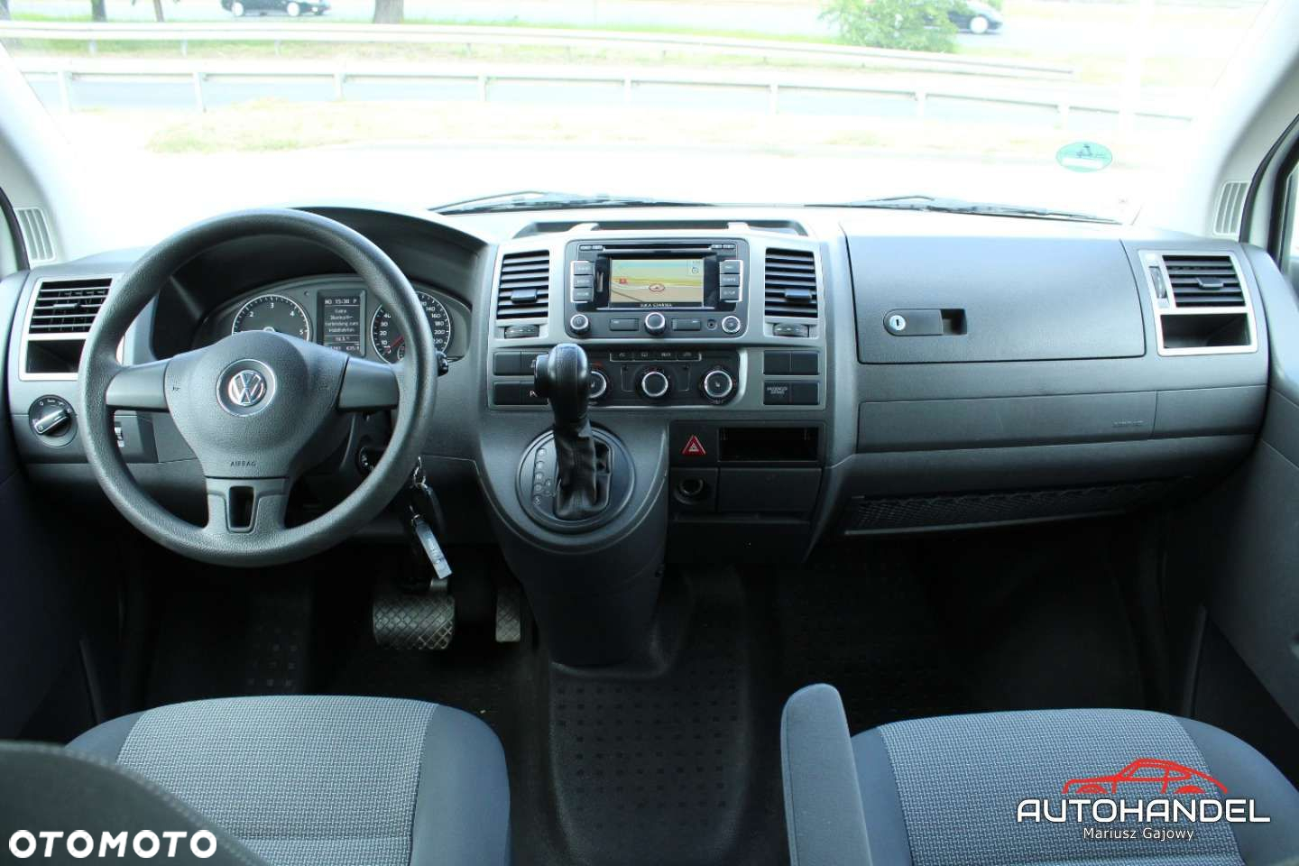 Volkswagen Caravelle - 8