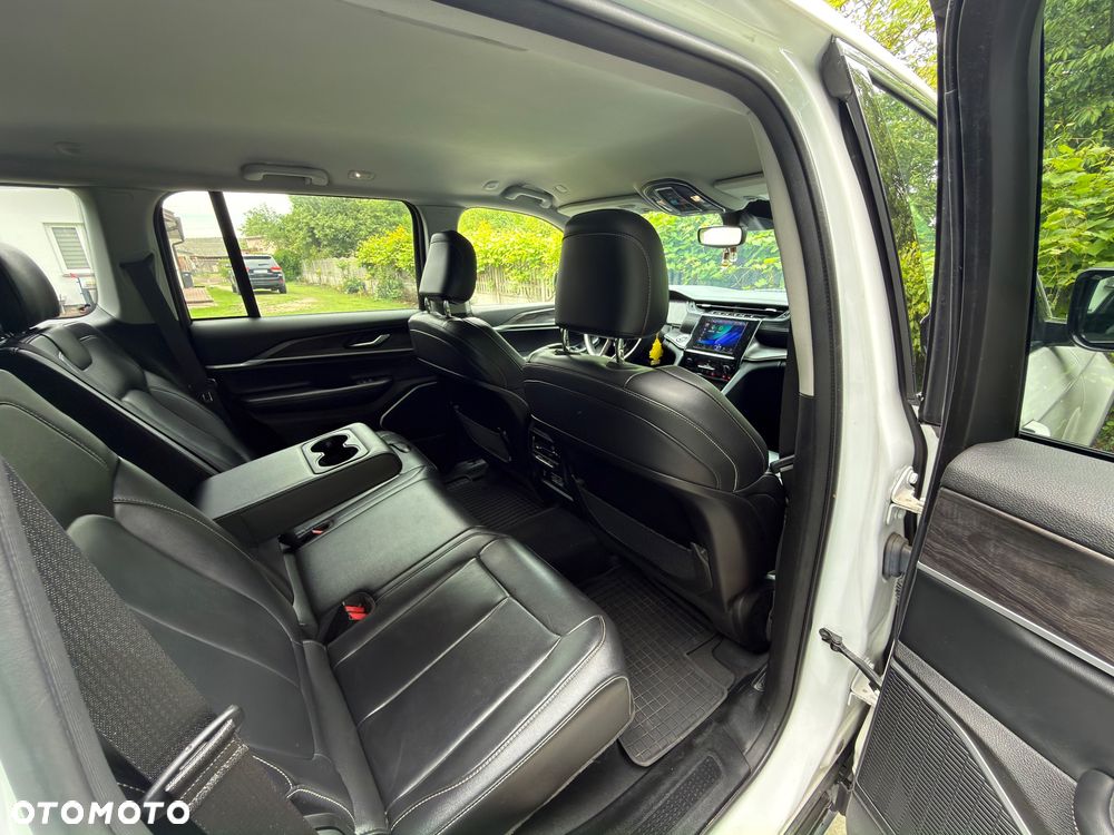 Jeep Grand Cherokee - 26