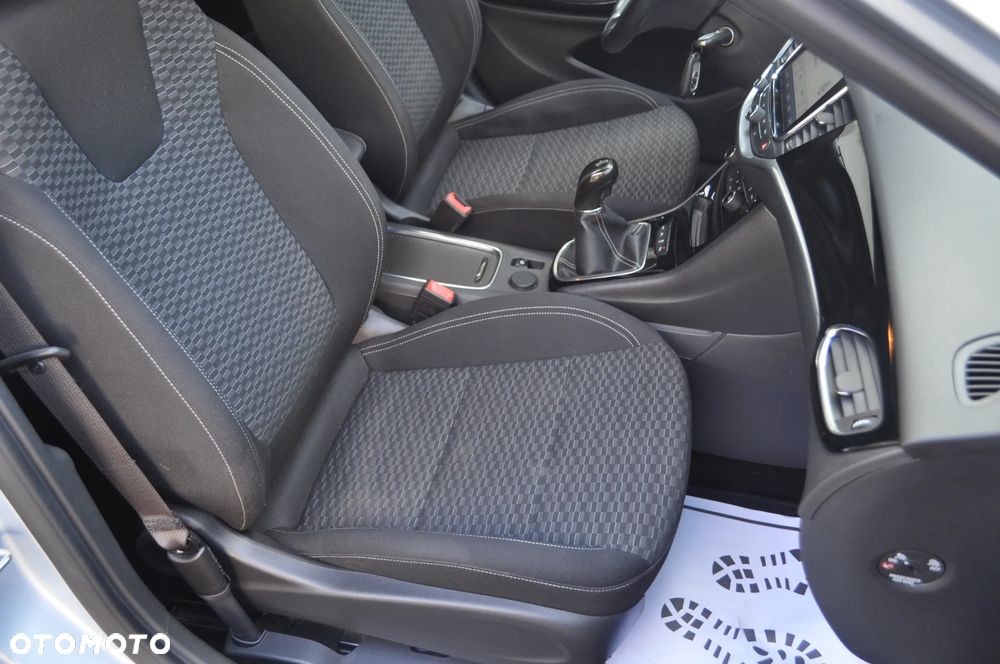 Opel Astra 1.4 Turbo Dynamic - 24