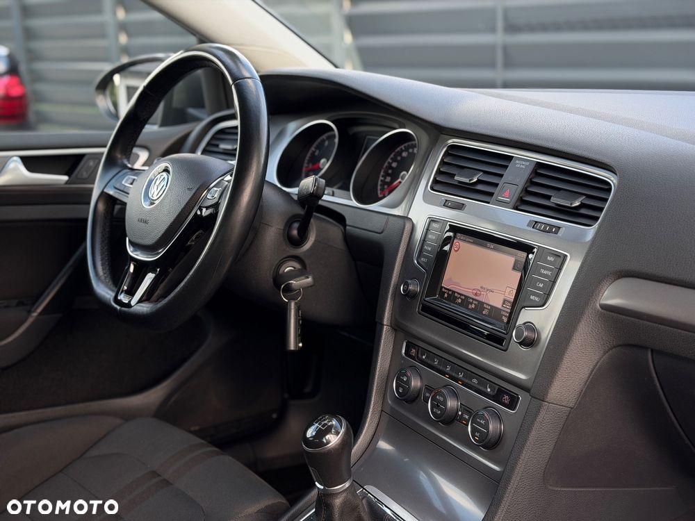 Volkswagen Golf 1.2 TSI BMT Comfortline - 21