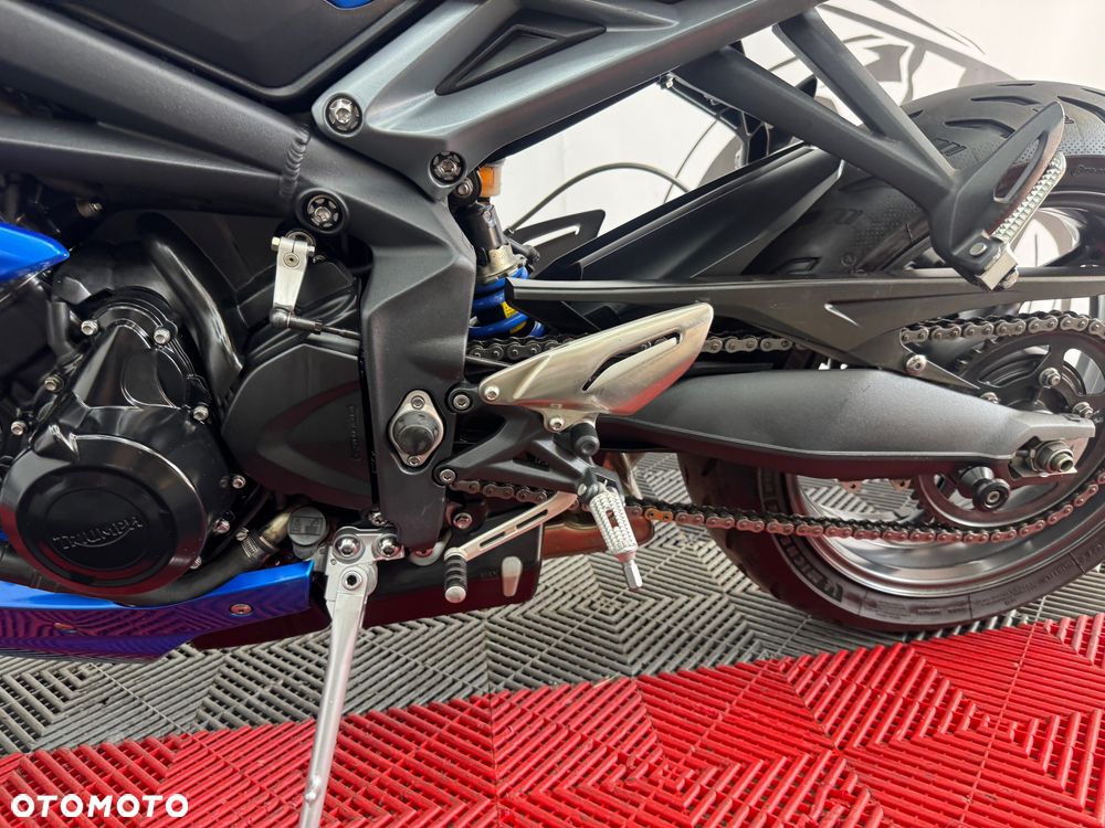 Triumph Street Triple - 16