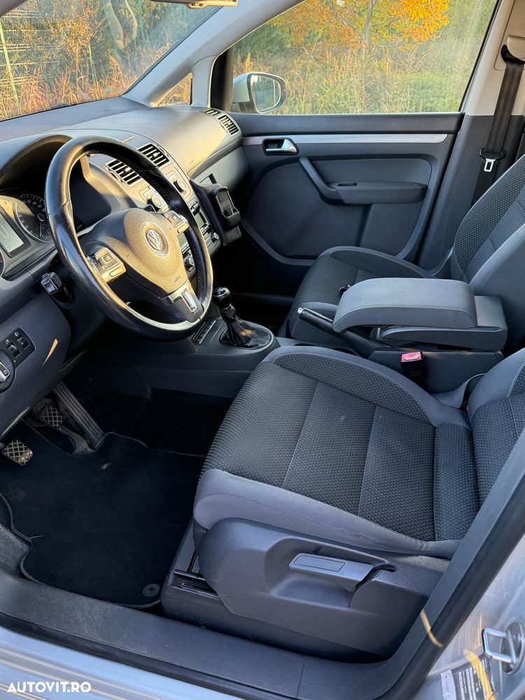 Volkswagen Touran - 25