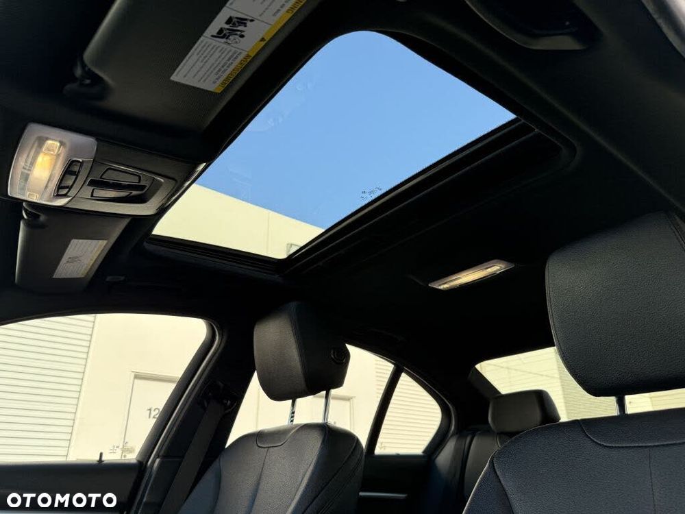 BMW Seria 3 330i xDrive Edition M Sport Shadow - 15