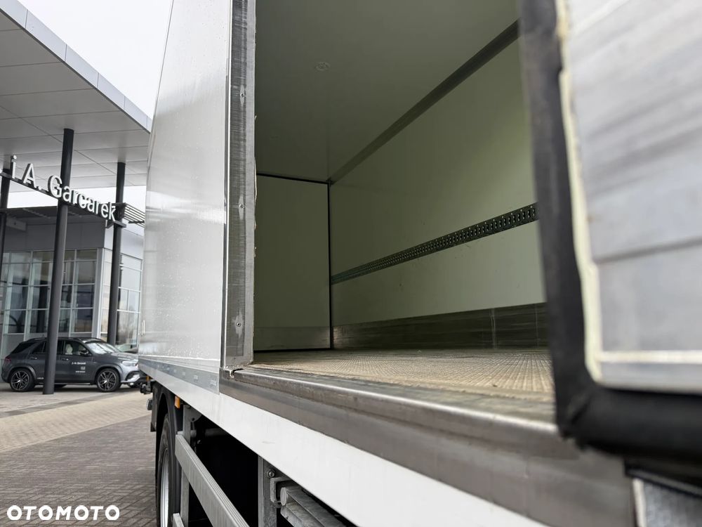 Mercedes-Benz 1836 - 12