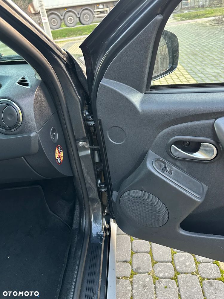 Dacia Duster 1.5 dCi Celebration - 12