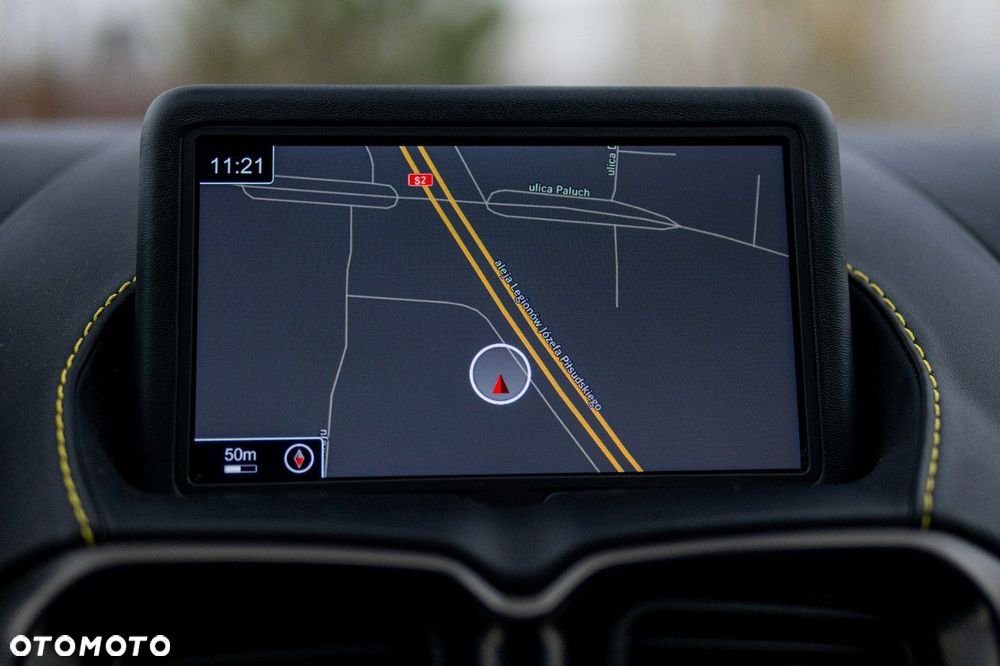 Aston Martin Vantage - 32