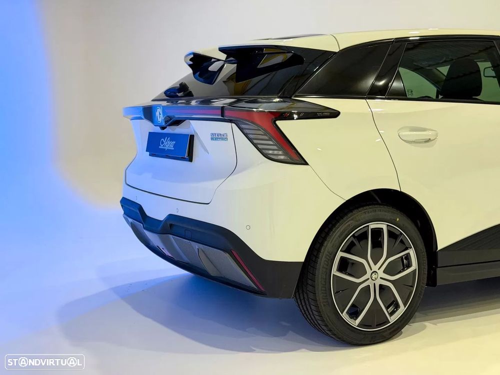 MG MG4 64 kWh Luxury - 11