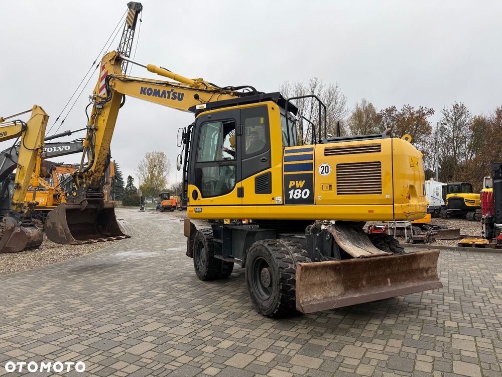 Komatsu PW180-10 - 17