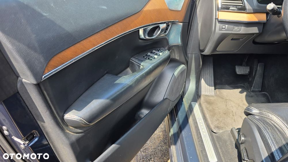 Volvo XC 90 - 8
