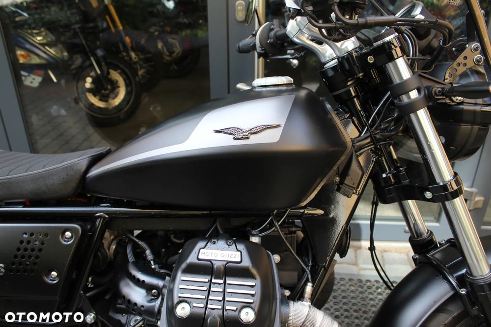 Moto Guzzi V9 - 9