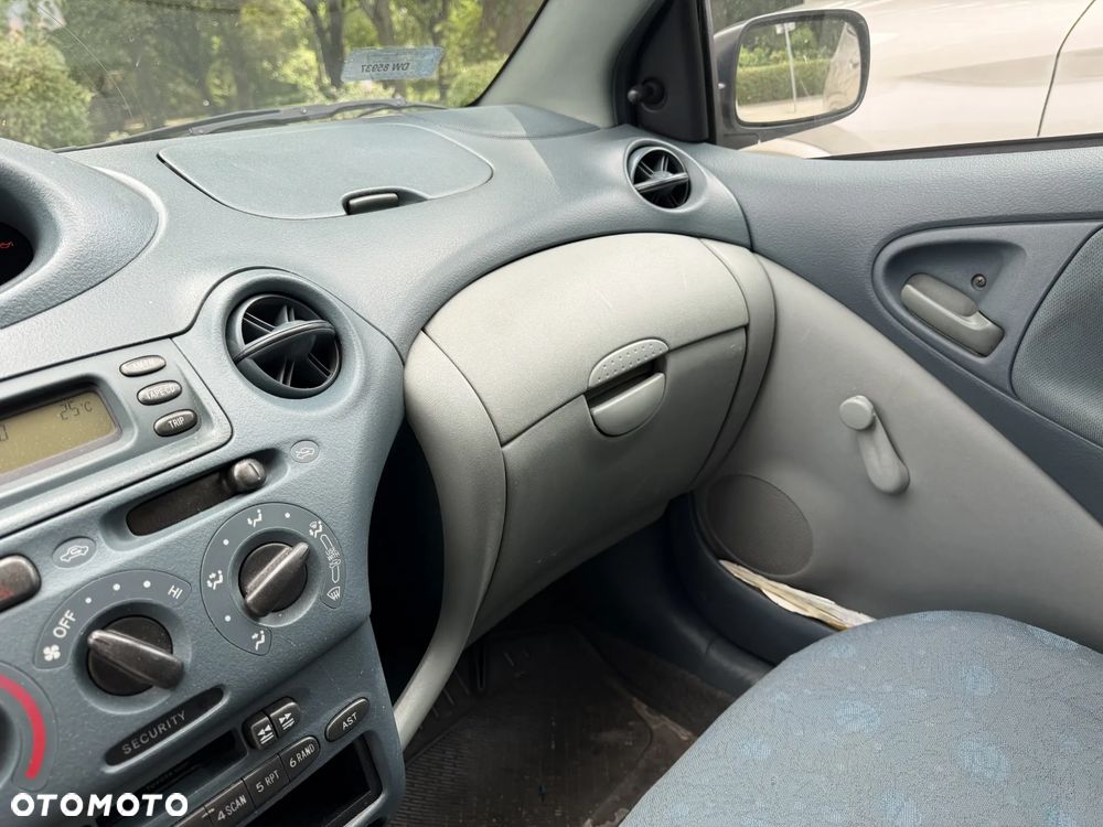 Toyota Yaris 1.0 Base - 6