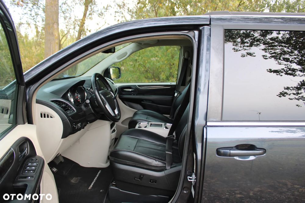 Chrysler Town & Country 3.6 Touring - 15