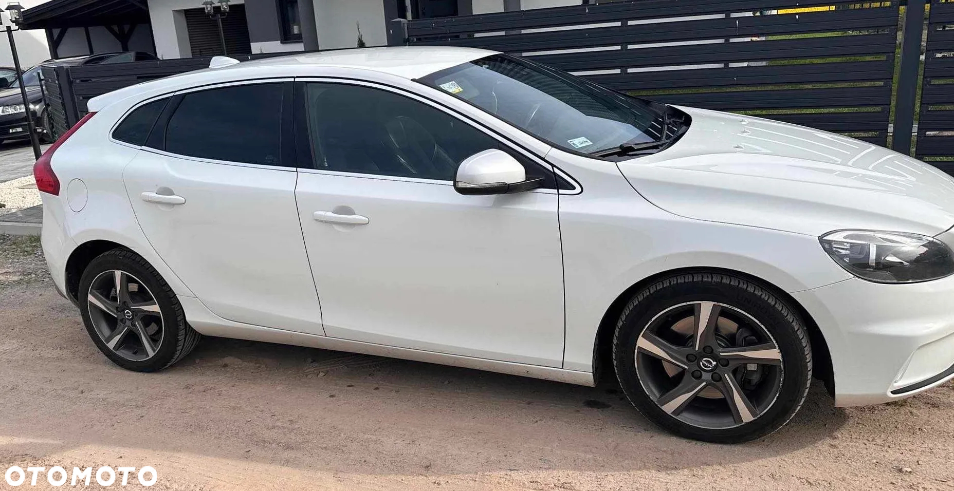 Volvo V40 D2 Drive-E R-Design Kinetic - 2