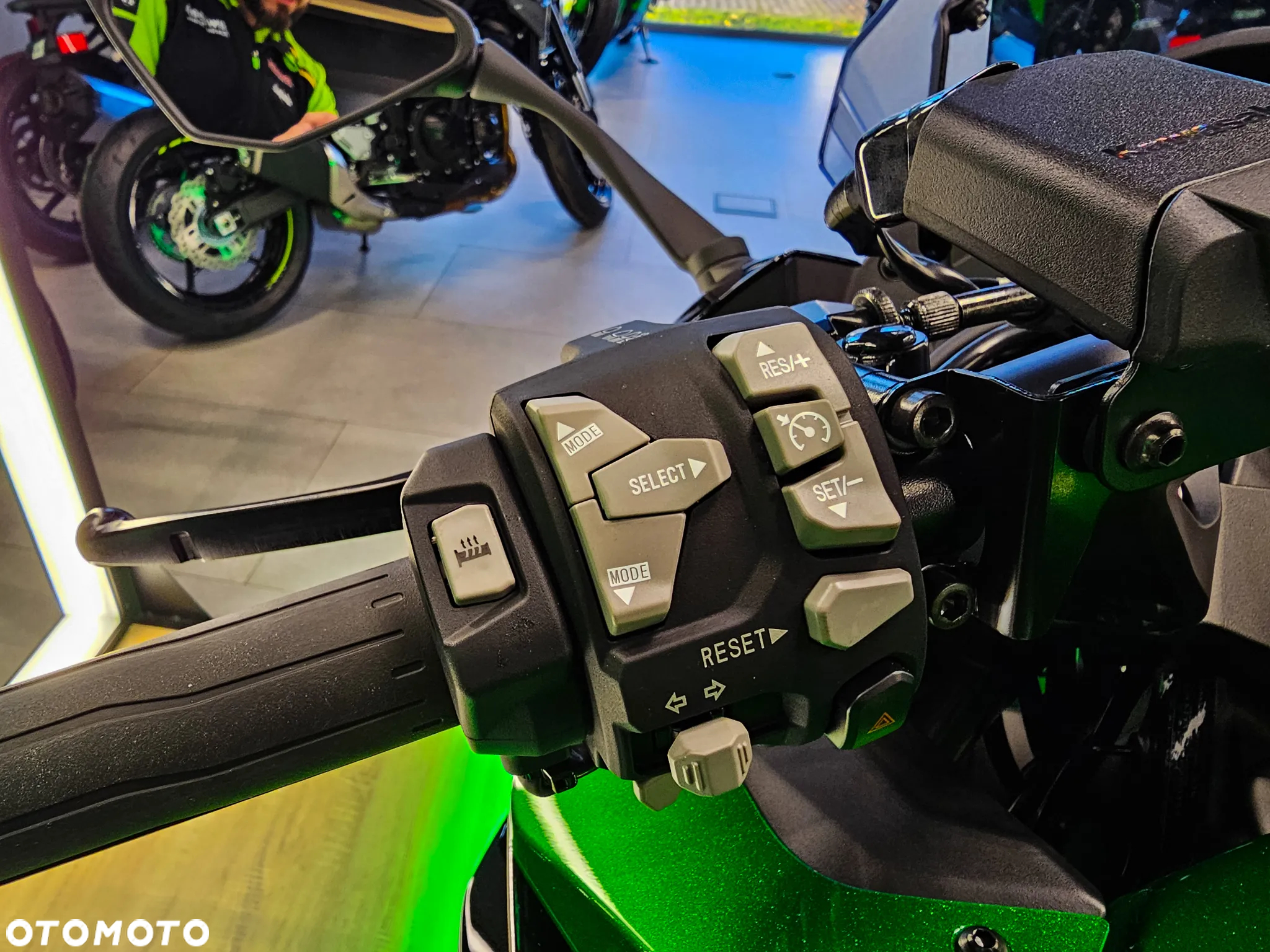 Kawasaki Ninja 1000 SX - 6