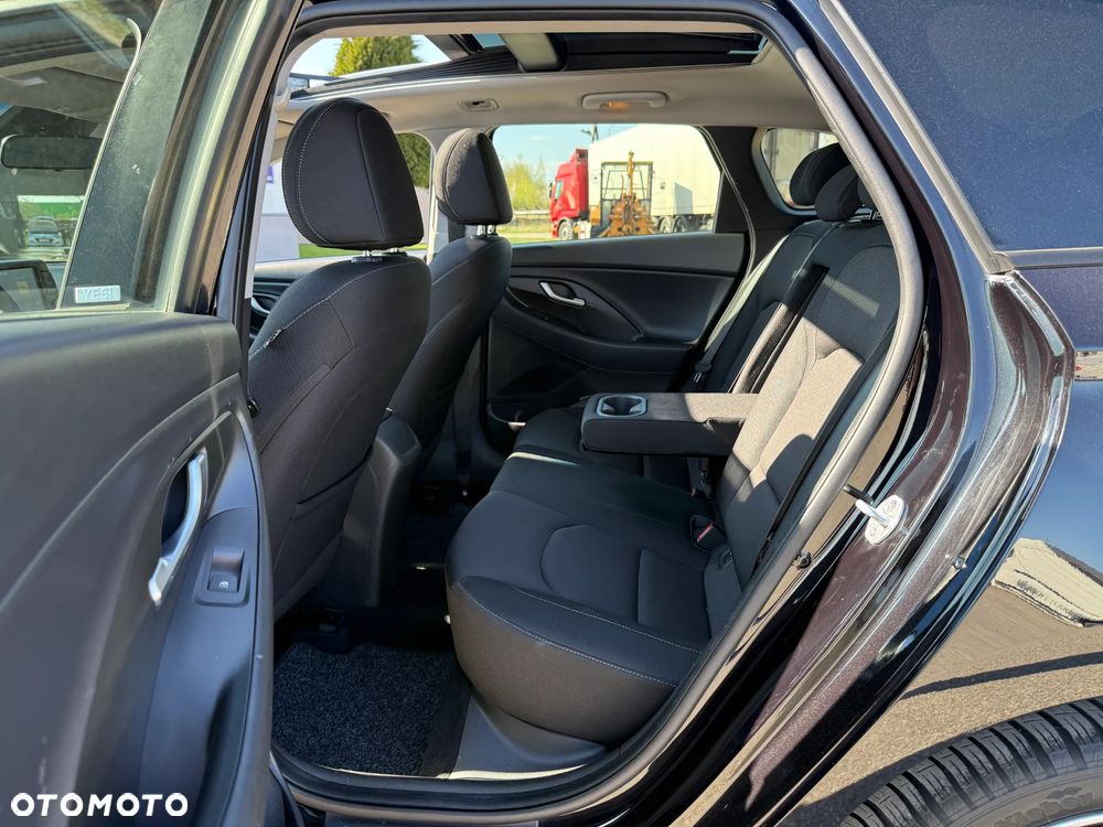 Hyundai i30 1.6 CRDI DCT Intro - 5