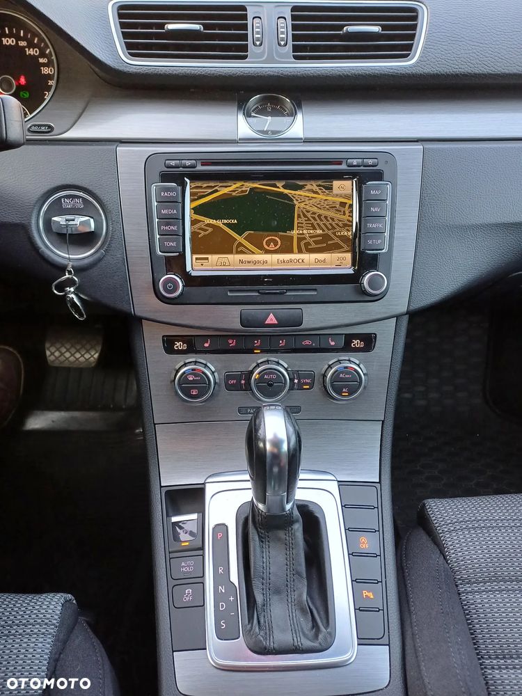 Volkswagen Passat 2.0 TDI Comfortline DSG - 12