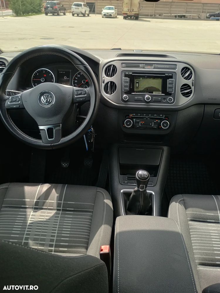 Volkswagen Tiguan 2.0 TDI DPF 4Motion BlueMotion Technology Lounge Sport & Style - 12