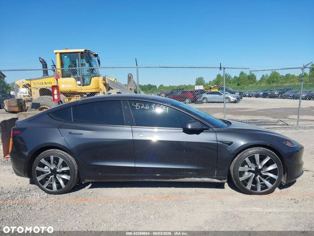 Tesla Model 3 - 6