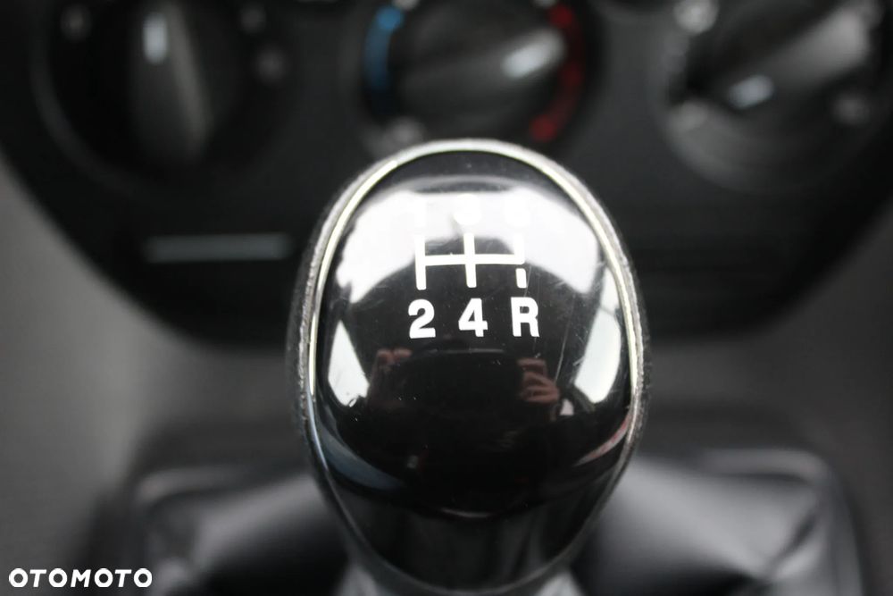 Ford Tourneo Connect 1.6 TDCi Titanium - 20