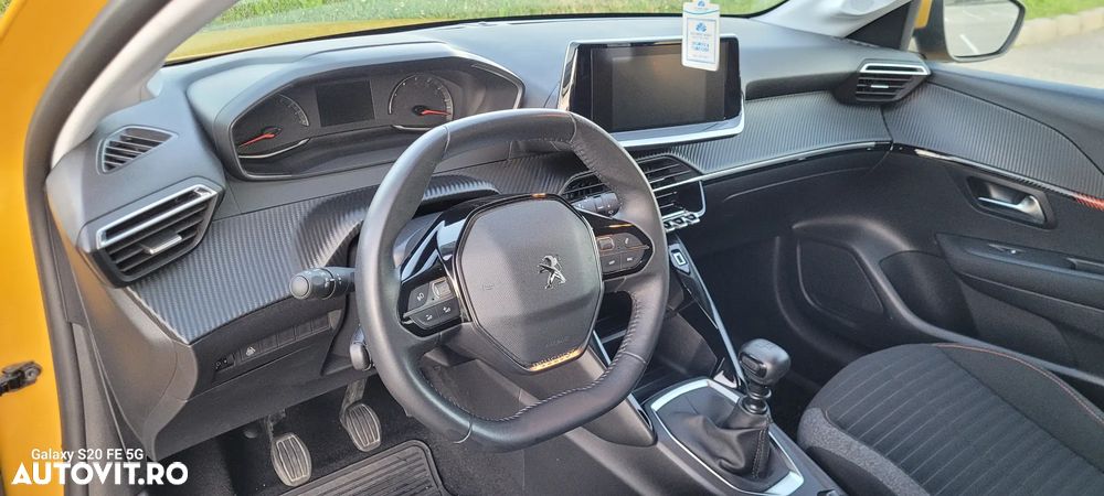 Peugeot 208 - 10