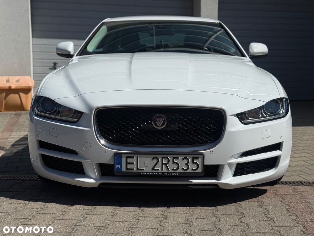 Jaguar XE - 4