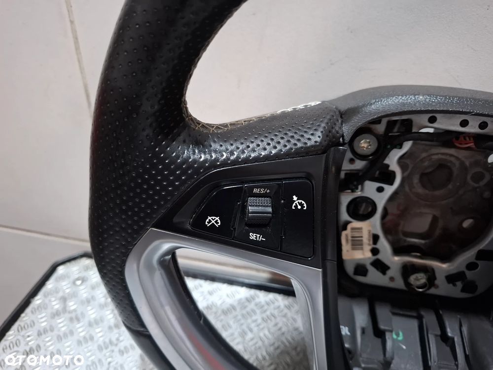 Kierownica multifunkcyjna OPC Opel Insignia A lift 2011 rok skóra  nr 13294295 - 7