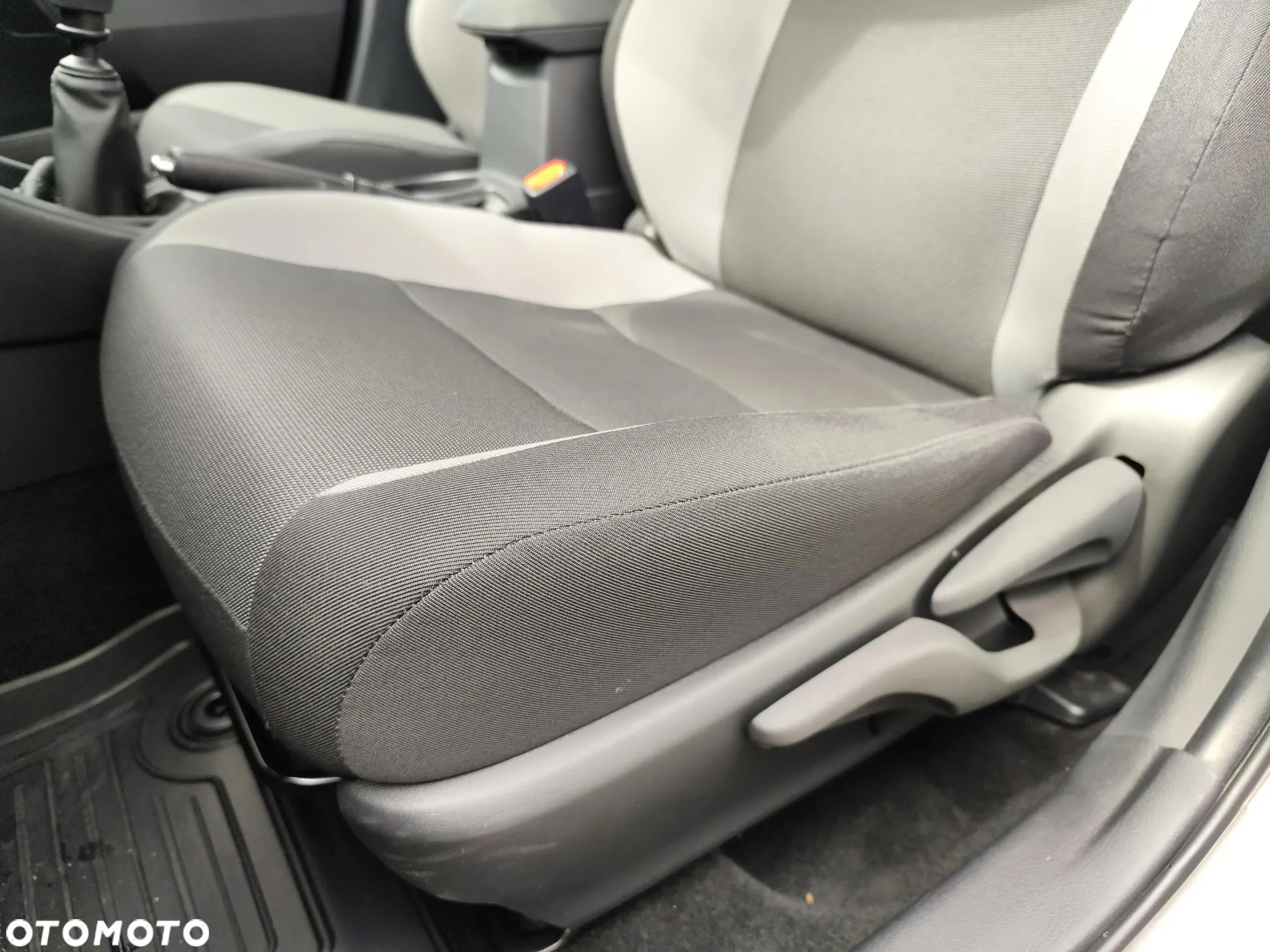 Toyota Auris 1.33 VVT-i Comfort - 12
