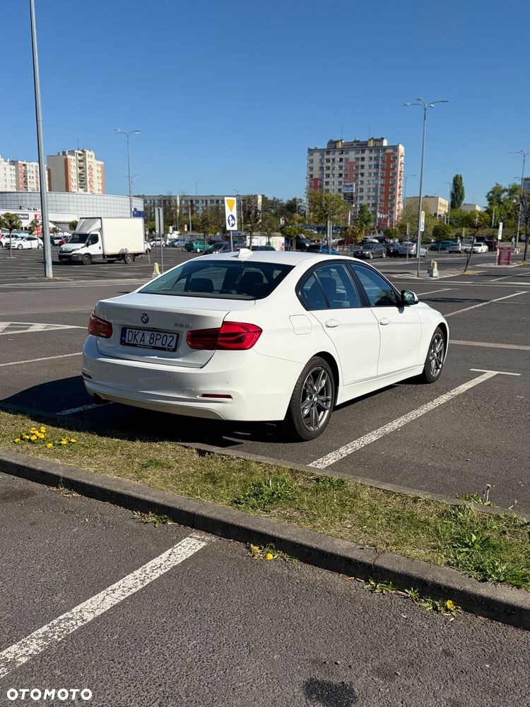 BMW Seria 3 320i - 8