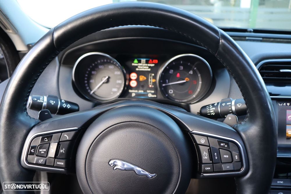 Jaguar XE 2.0 D Prestige Aut. - 10