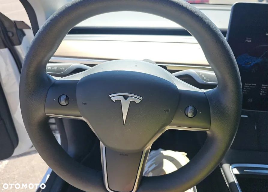 Tesla Model Y Long Range Dual Motor AWD - 8