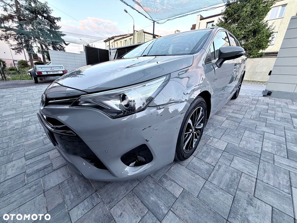 Toyota Avensis 1.8 Premium - 11
