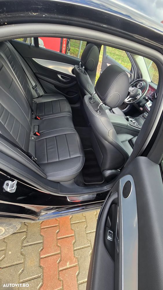 Mercedes-Benz E 220 d T 9G-TRONIC AMG Line - 27