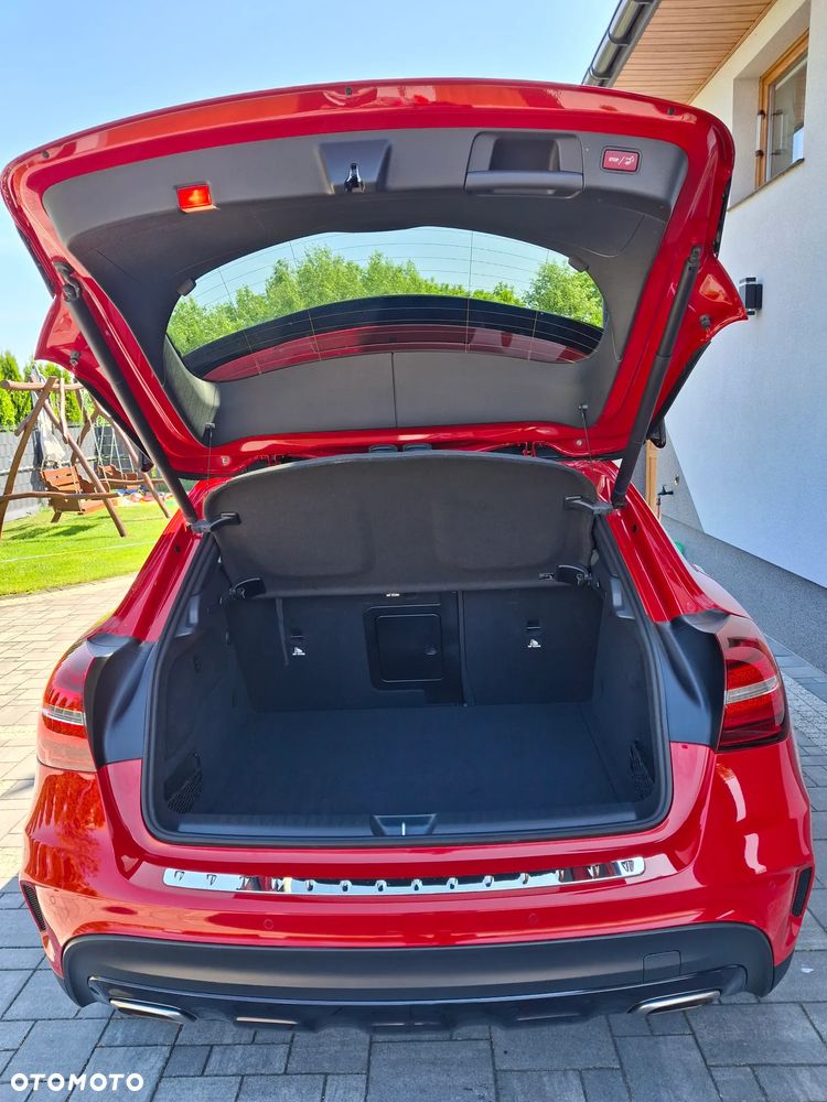 Mercedes-Benz GLA 250 4Matic 7G-DCT AMG Line - 10
