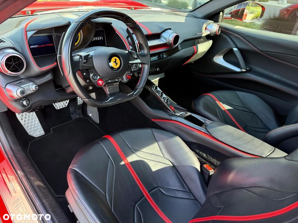 Ferrari 812 Superfast - 12