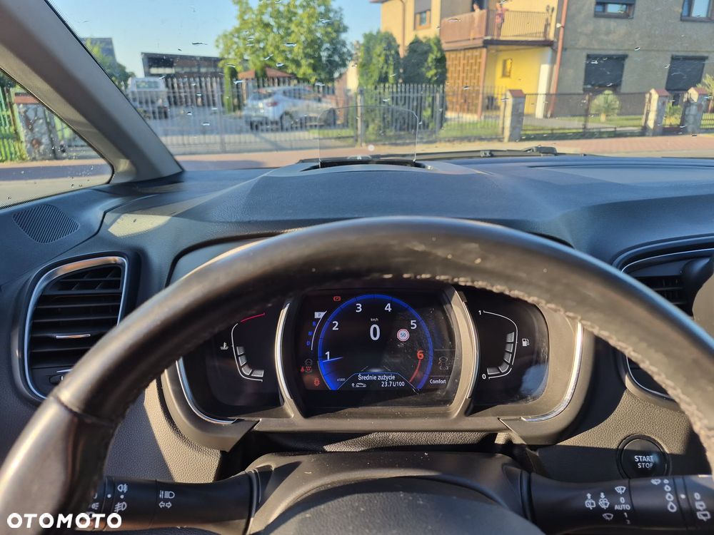 Renault Grand Scenic - 10