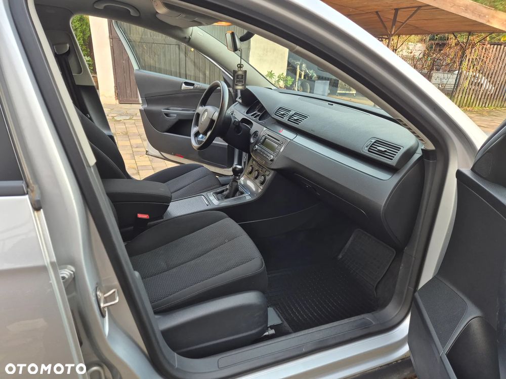 Volkswagen Passat 2.0 FSI Comfortline - 15