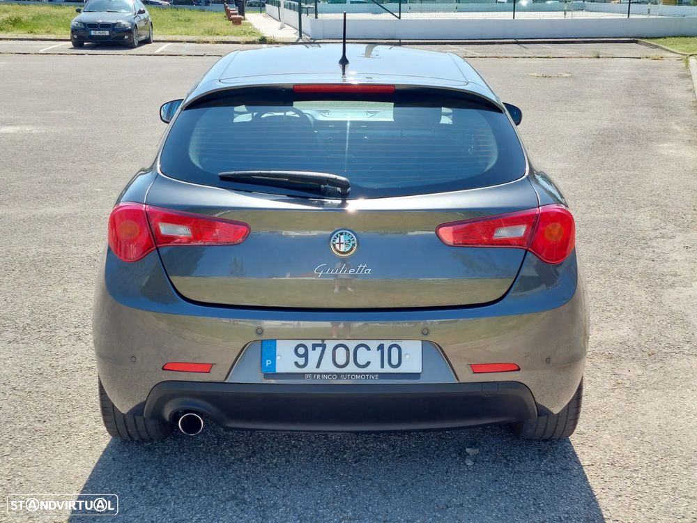 Alfa Romeo Giulietta 1.6 JTDM Veloce - 8
