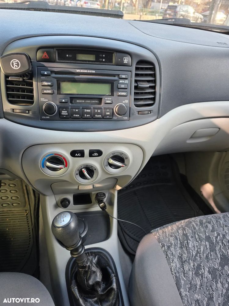 Hyundai Accent MC 1.5 CRDI GL - 3