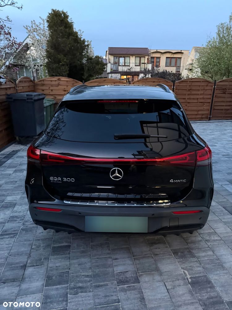 Mercedes-Benz EQA 300 66.5kWh 4-Matic AMG Line - 4