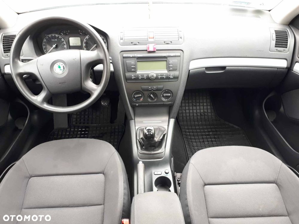 Skoda Octavia 1.6 FSI Ambiente - 11