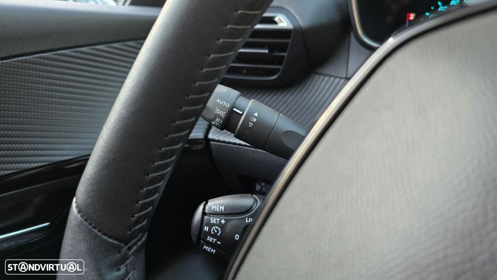 Peugeot e-208 Allure Pack - 14