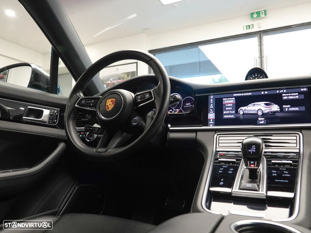 Porsche Panamera Sport Turismo 4 E-Hybrid - 38