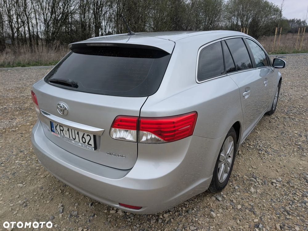 Toyota Avensis 1.8 Premium EU5 - 15