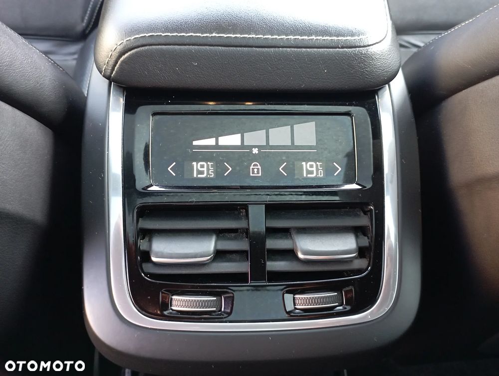 Volvo XC 60 D5 AWD R-Design - 38