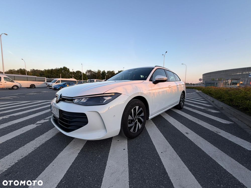 Volkswagen Passat - 1