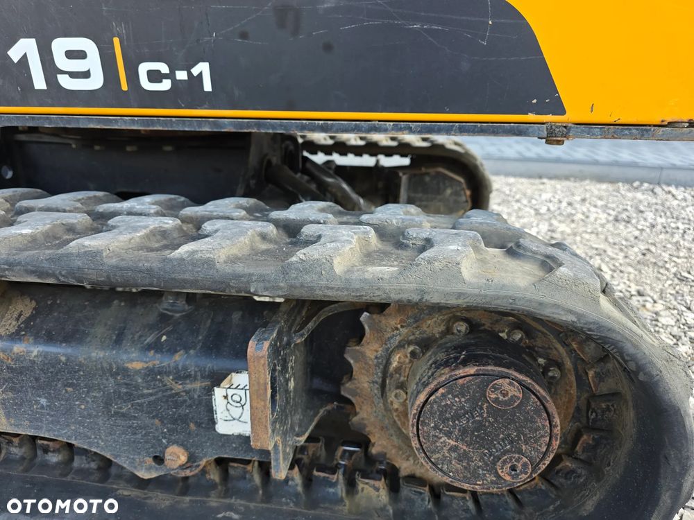 JCB - 8