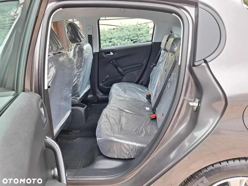 Peugeot 208 1.2 PureTech Allure - 8