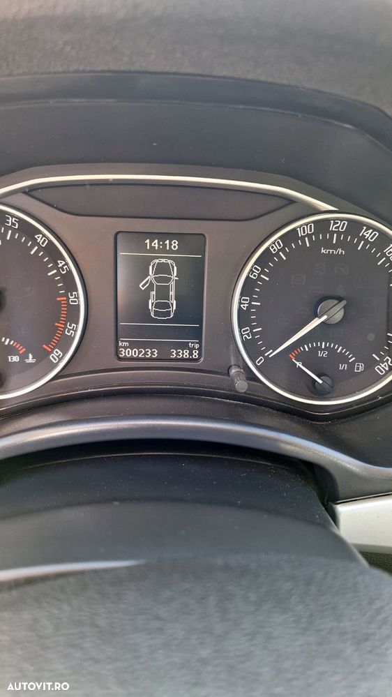 Skoda Octavia 1.6 TDI DPF DSG Ambiente - 11